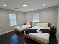 Bluebonnet Cottage Duplex in Downtown Denison--Perfect Blend of Charm & Comfort Hotels in Denison