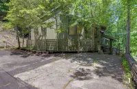 Gatlinburg Condo 2 Bedroom 2 Bath, Chalet Village Just Minutes from Downtown