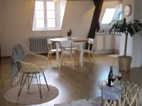 Apartment of calm character ideally placed. Ideal for lovers.