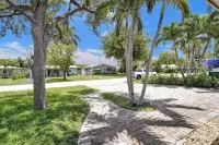 Charming 3 bedrooms house with heated pool & Grill