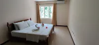 Peace in Paradise with mountain views and  5 minutes walk to the beach - balcone