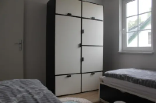 Romantic apartment in thatched house (upper floor) with large garden, child-friendly