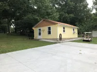 Lazy H Cabin Hyer Retreats LLC.  Sleep Eat and Fish!! on the 81Mkr Warsaw MO 本頓縣酒店