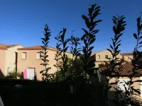 Villa T3, private terrace & parking. Wifi Fibre, Swimming pool, Shops, Beach 50m! - 2 tähden