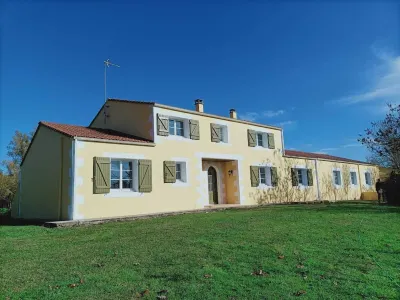 House 300 m²,14 Pers  Heated Swimming Pool, Spa, Sauna, Games Room and Fitness Room Hotels in 