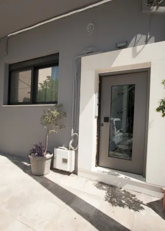 Sia's Retreat 2 Modern Apt Athens Riviera Отели в г. Калифея