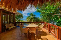 Secluded Oceanfront 4BR Luxury Villa - Fully Staffed on Camp Bay Beach, Roatan