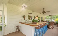 30 People Comfortably Gorgeous Home on Canal Boat Kayak access Two 85 75” TVs