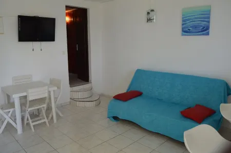 BUNGALOW WITH POOL: LE BOUGAINVILLIER Отели в г. Сент-Ан