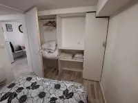 Attractive F2 souplex apartment with free PARKING, small garden and terrace Hotels in Melun