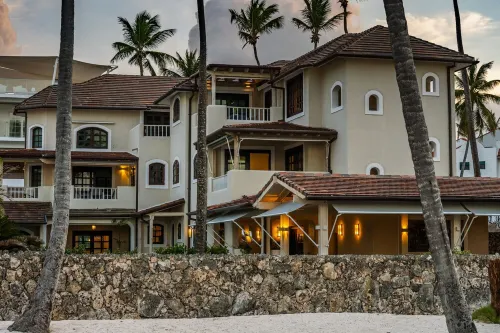 Beach House with Private access to the beach for 24 guest