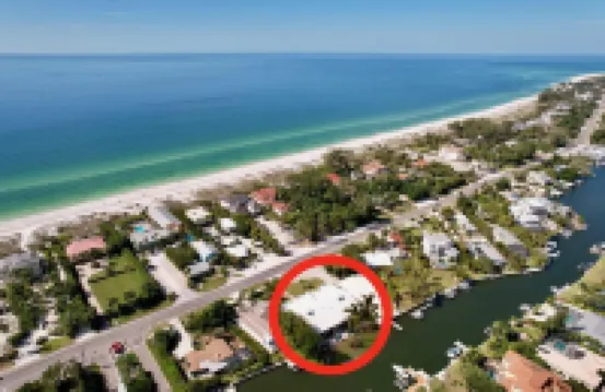 Wonderful Canal Front Condo on Lbk! Bring Your Boat!Cabana Beach Club Unit 11.