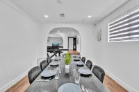 6 Bedrooms 4 bath 2 story home Miami Gardens sleep 20