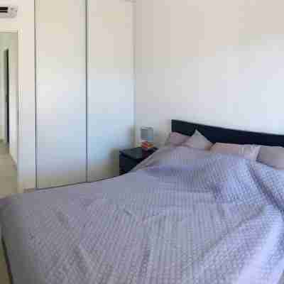 Beautiful apartment with sea view, swimming pool, near beaches and port Rooms