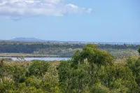 Beautifully located apartment, seconds to the bush, minutes from the beach