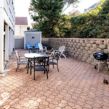 Salty Paws. Pet Friendly. Minutes to Beach. Horizon Ocean Views.