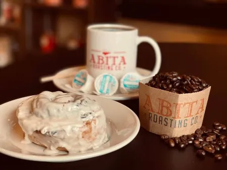 Coquille Cottage located in Historic Madisonville Отели рядом с достопримечательностью «Парк штата Фонтейнбло»