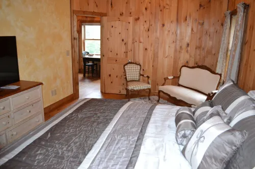 Location, Location, Location - Walk To Main Street From This Charming Apartment Hotels in Blowing Rock