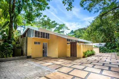 Luxury and Privacy 3 King Suites Central Location