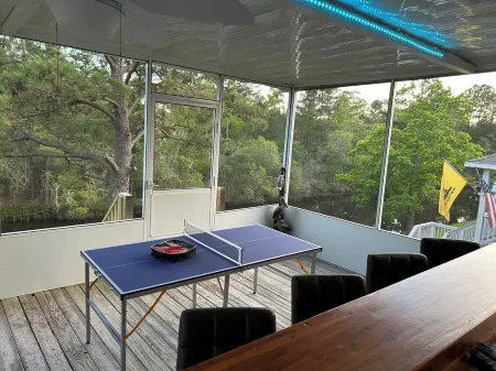 Bay Breeze Bliss~ Hot Tub, Bar & Canal~ 5mi To Beach!