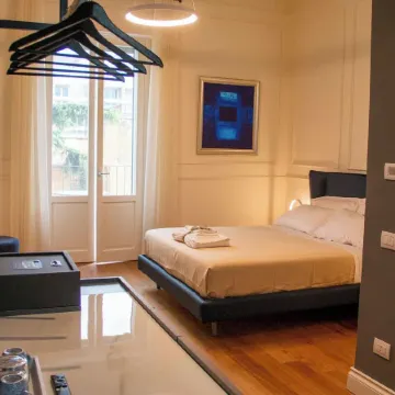 MARI Luxury Rooms and Suites