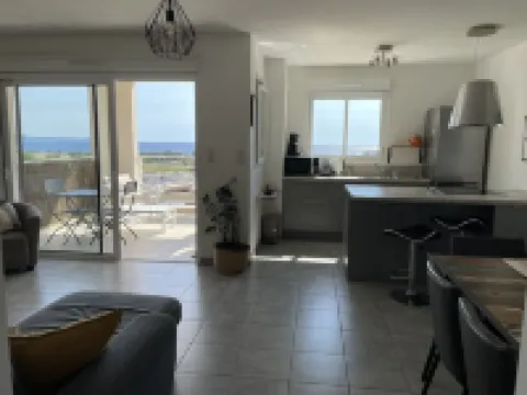 Sunny T2 with sea view