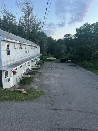 More then a Motel With Garden , Renovated Rooms at heart of Boothbay