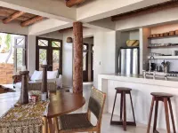Casa Acacia - Stylish Beachfront Property
