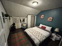 Creekside Cabin! Work Crews Welcome! Hotels in Fortuna