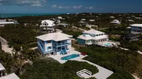Oceanfront Beauty 6 KING beds/6 baths! Big Pool and Volleyball Court. or Pickle?