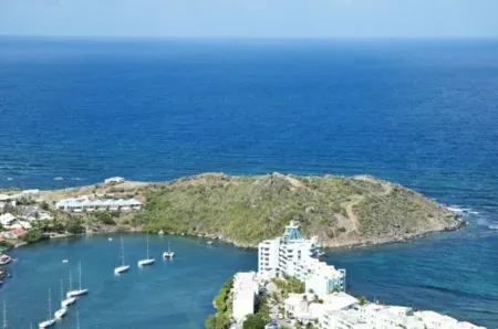 Newly Renovated Luxury Ocean Front Condo* Stunning Lighthouse Escape! Отели рядом с достопримечательностью «Dawn Beach»