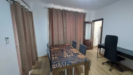 Ultra Central, furnished and Spacious with 3 double beds and 1 Balcony Отели в г. Яссы