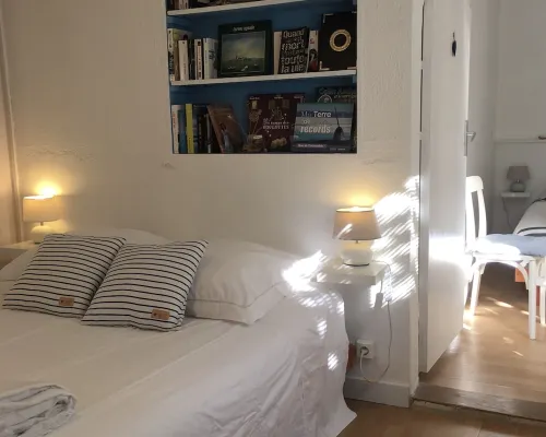 Small house, air conditioning and shaded garden, in a quiet area near the beach Hotels in Fleury
