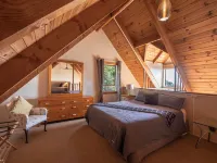 4 Wheel Drive included. 5-minute walk from Ferry to car.Spa Pool