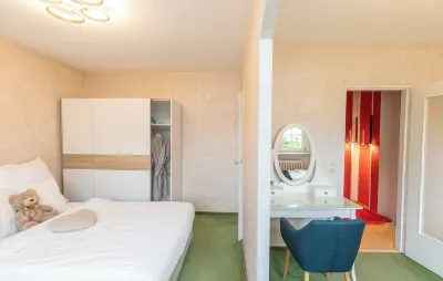 15 Minuten vom Frankfurt Station Entfernt. Geräumiges Haus mit 4 Schlafzimmer Hotels near Spielplatz im Bürgerpark