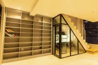 Modern 4-bedroom house in enchanting Victoria Falls with AC, Pool & WiFi