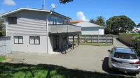 Sun trap by the beach! Hotels near New Zealand Native Oils
