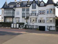 New apartment with garden, terrace, free parking in Duinbergen by the sea