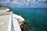 Gorgeous Condo, Amazing Oceanfront views , Great Snorkeling out-front!