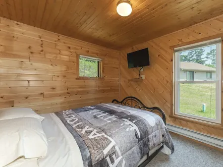 Neat and Clean Cottage on Virgin Lake... Pier Included!