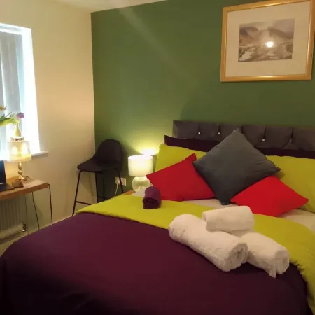 4 Bed Flat Sleeps 10 Pets Parking Ev Charging