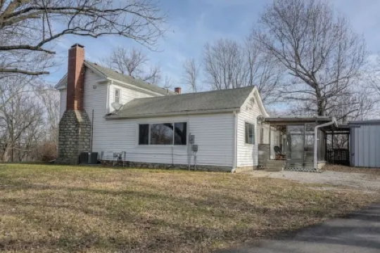 The Farmhouse in a Quiet Location Near the Metro