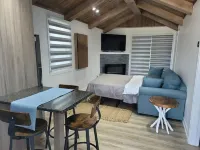 Rustic Cabin Across Innisfil Beach Park