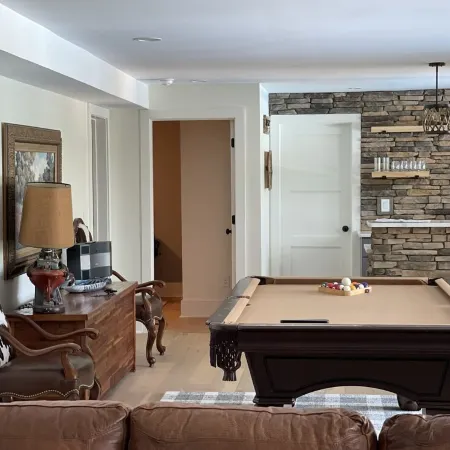 Beautiful Lake House with pool, dock with party deck, video games, pool table
