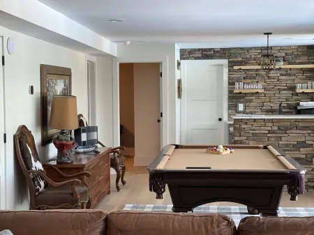 Beautiful Lake House with pool, dock with party deck, video games, pool table