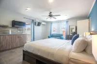 Villa Blue Heaven- 4BR-4BA-4BE, 2 min drive to BEACH!