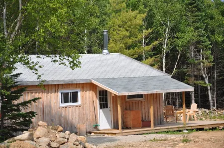 A modern, cosy, ocean-front, beach (rock) acces Cottage Отели рядом с достопримечательностью «Кейп-Бретон-Хайлендс»