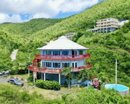 Breathtaking Panoramic Views Of The Caribbean Sea From This Luxury Villa サウスサイドのホテル