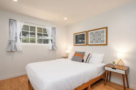 CLOSE to Disney Cozy 4BR Entertainer + Arcade Отели рядом с достопримечательностью «Калифорния Стейт Юниверсити Фуллертон»