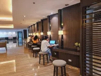 Serene Makati Escape Air Residences One BR+ Pool, Gym, Eat 300 MB 2320